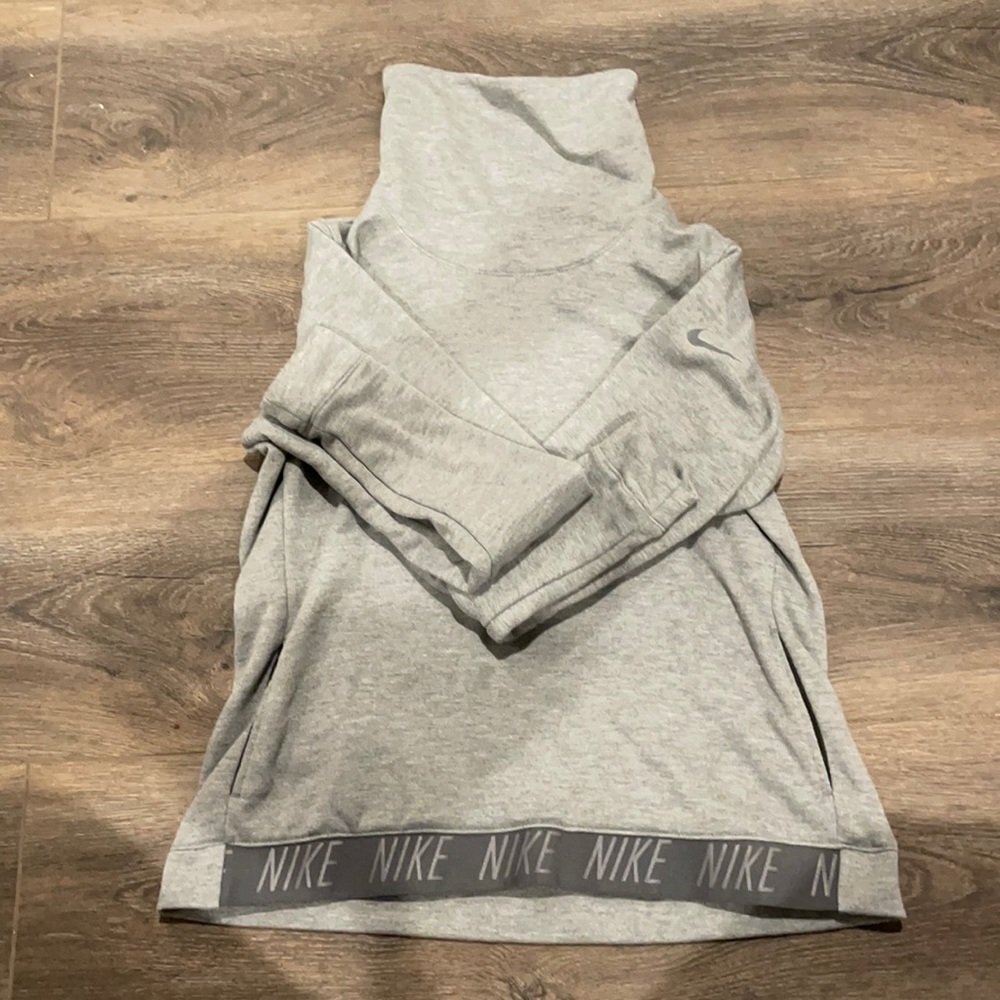Women’s Nike Dri-fit turtle neck sweatshirt- Medium